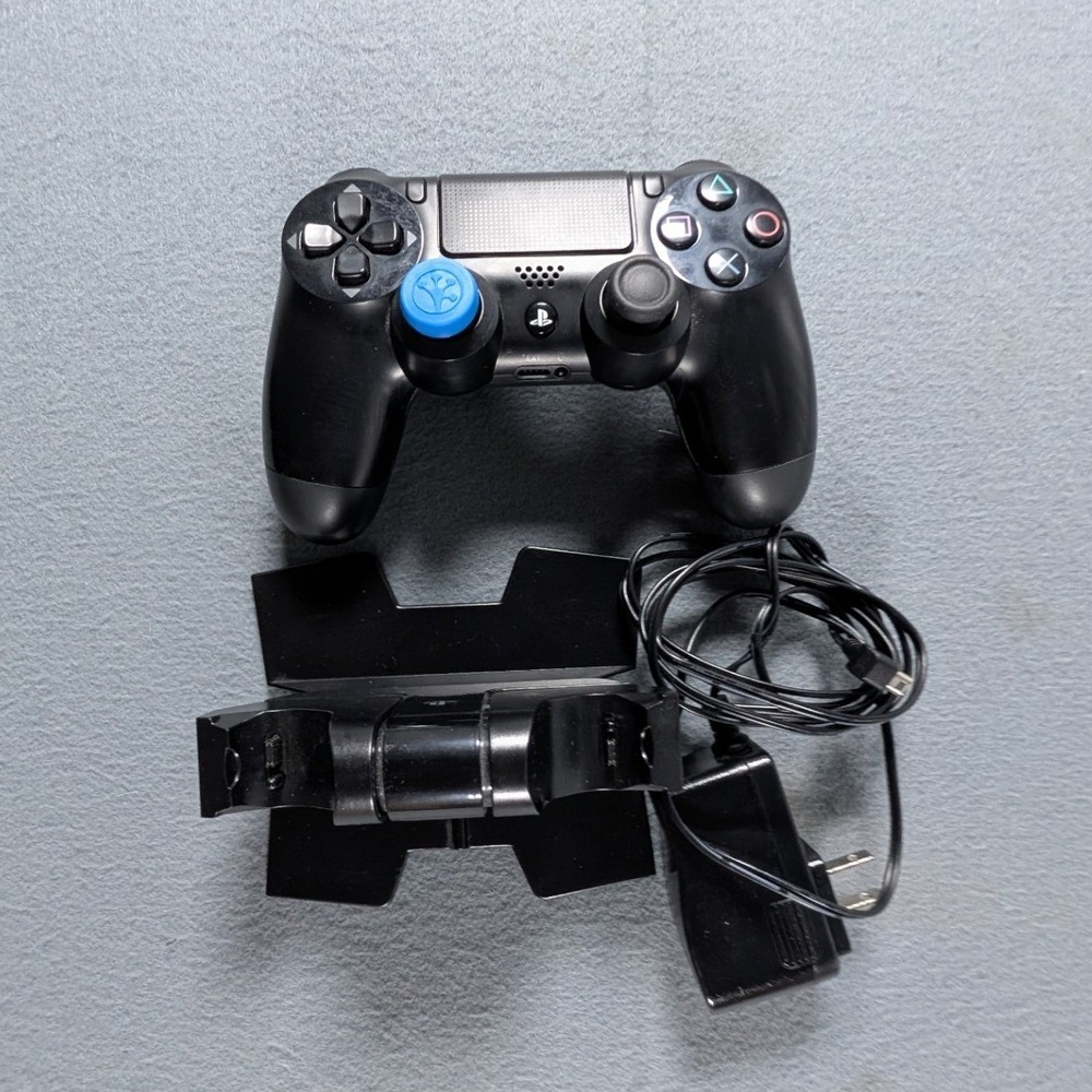 Sony DualShock 4 Wireless Controller PS4 Jet Black with PowerA Charging Station